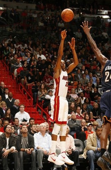 中缺乏一名 中缺乏一名