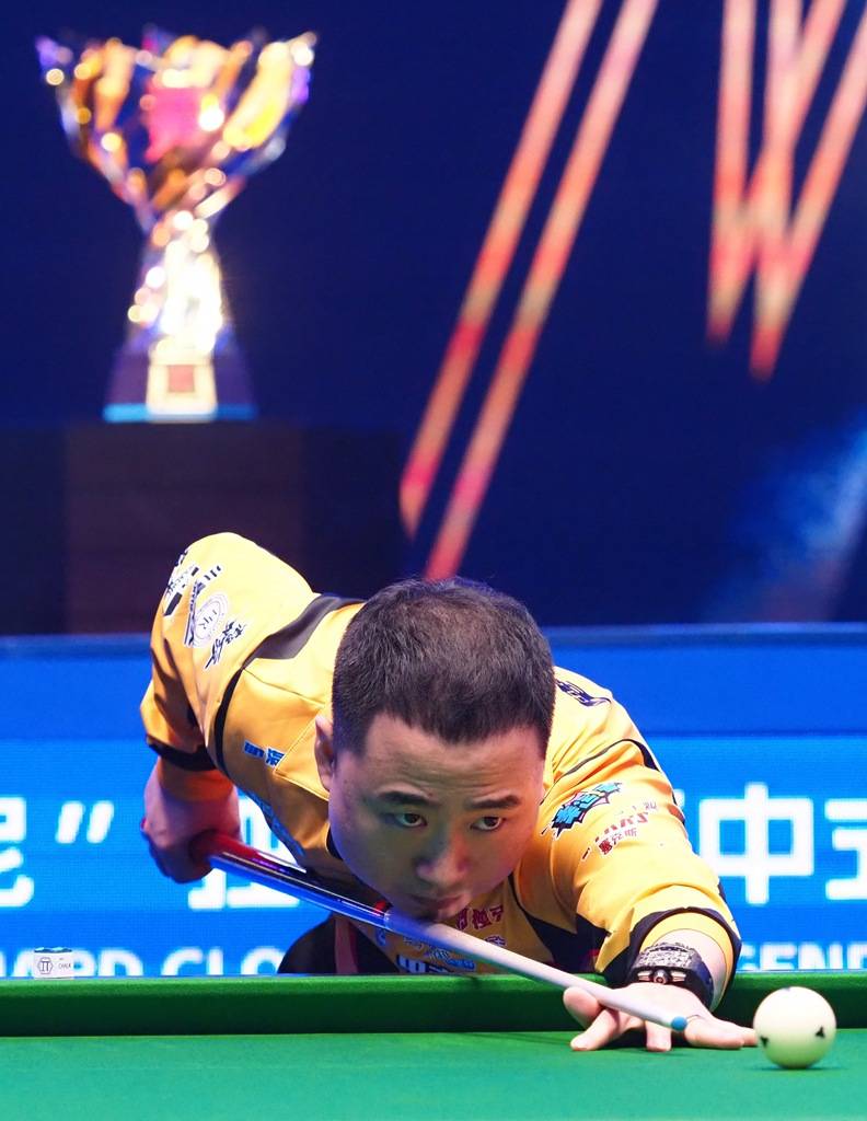 压哨三分反 压哨三分反