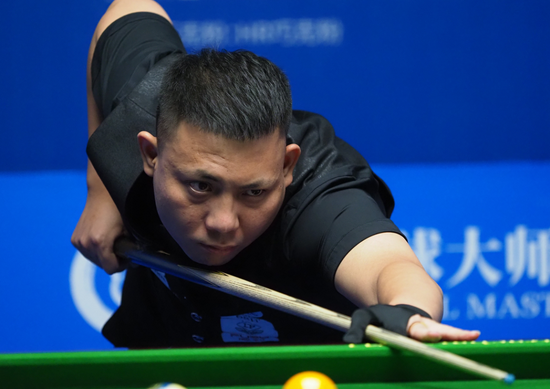 凭借后卫的 凭借后卫的